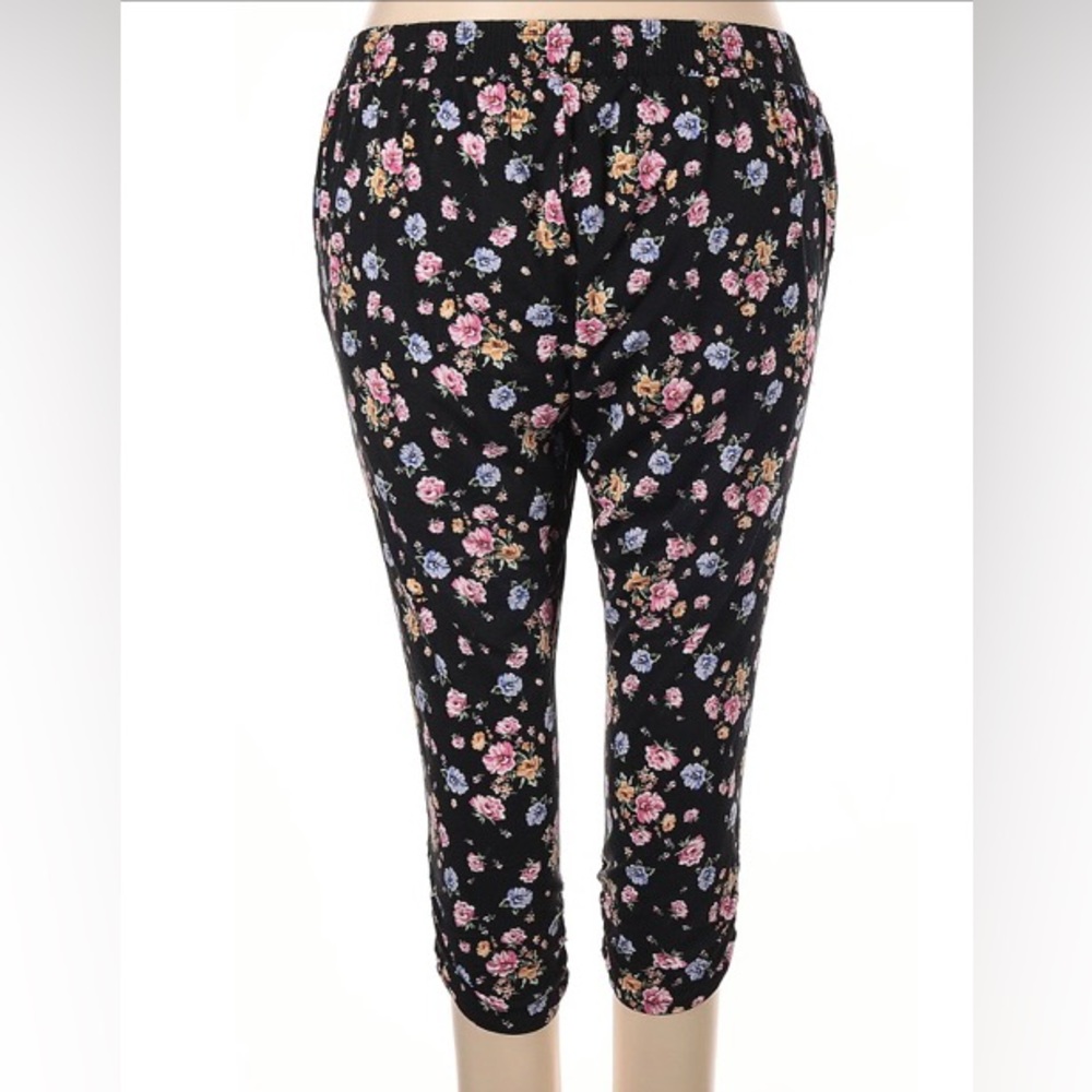 EUC Torrid Cropped Floral Challis Drawstring Joggers in Black Plus Size 3X - Picture 4 of 7